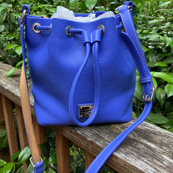 Dooney and Bourke drawstring shoulder bag - Picture 2 of 5